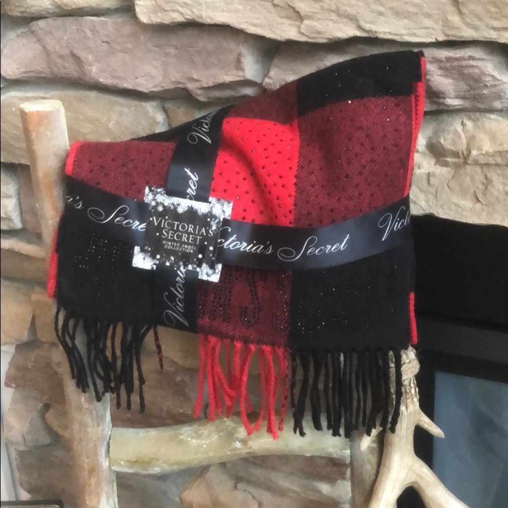 NWT Victoria’s Secret sparkle scarlet red and black buffalo check winter scarf - Picture 2 of 7